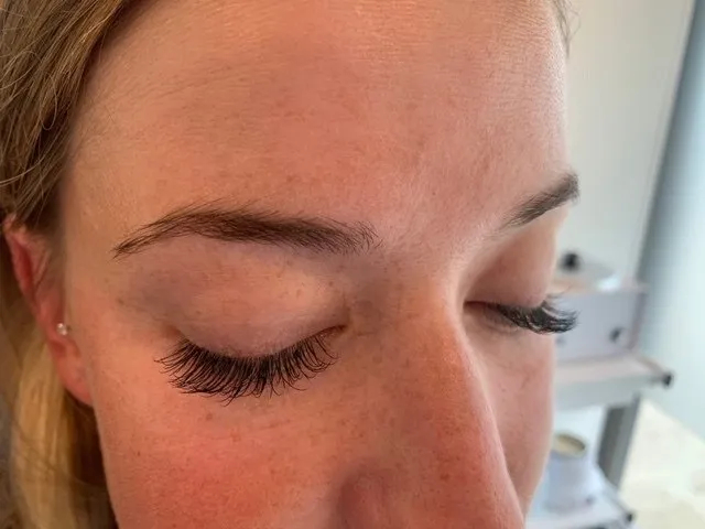 Lashes Before & After Image