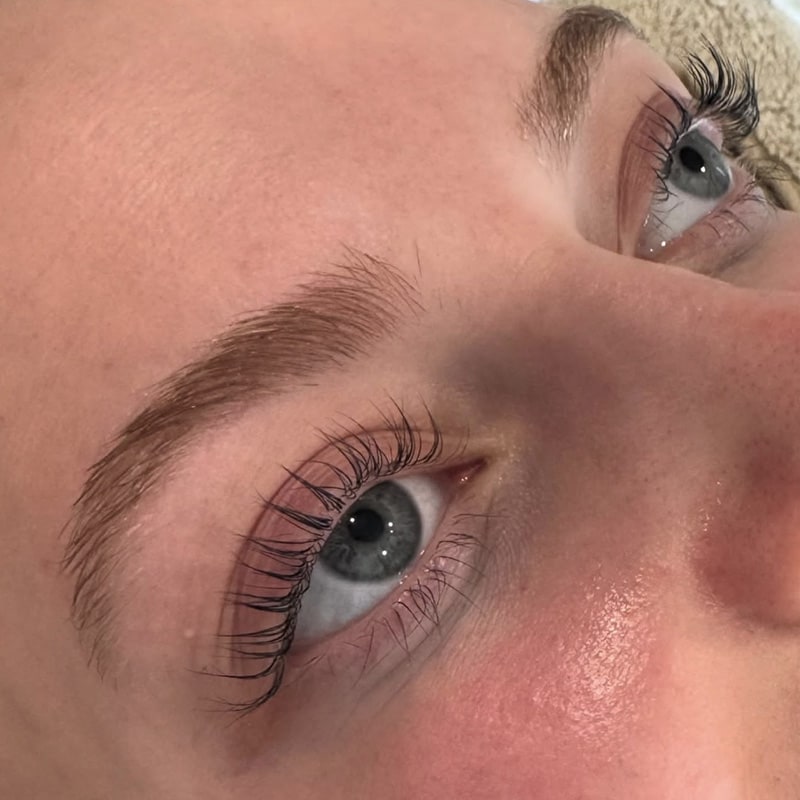 Lashes Before & After Image
